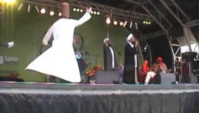 Eid Celebrations in London - Raising the Name of Mawlana High infront of 60,000 People - Naqshbandi Ensemble