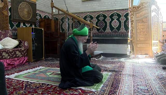 Muslims Repeat Holy Quran Like Parrots