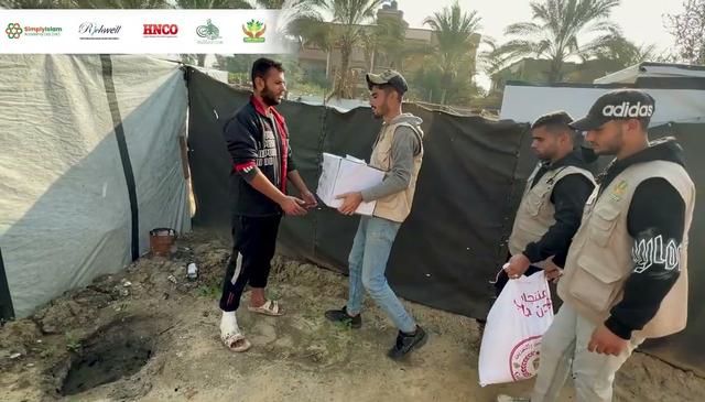 GAZA: FOOD PARCEL DISTRIBUTION